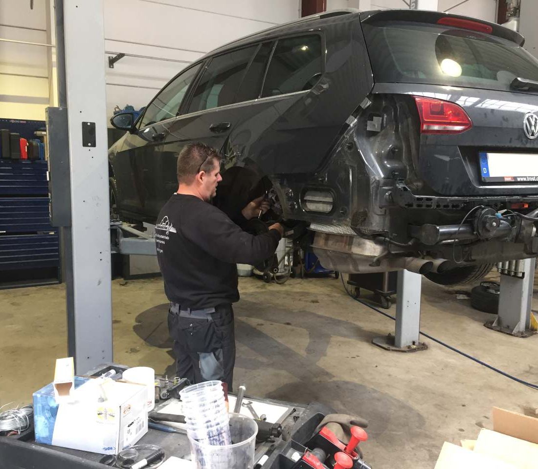 Alfons Balter, Auto, Kfz, Reparatur, Niederadenau, Hönningen, Betrieb, Karosserie, Fahrzeuglackierungsabteilung, Mitarbeiter, Kfz-Mechatroniker, Meister, KFZ-Reparatur